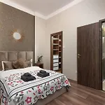 Contemporary Hidden Gem Art-Deco Residence