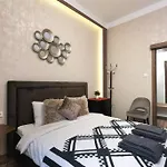 Contemporary Hidden Gem Art-Deco Residence